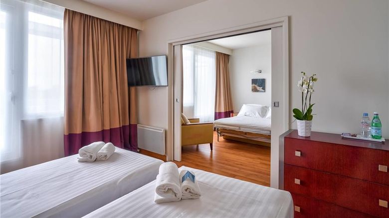 <b>Clarion Paris CDG Airport Room</b>. Images powered by <a href="https://iceportal.shijigroup.com/" title="IcePortal" target="_blank">IcePortal</a>.