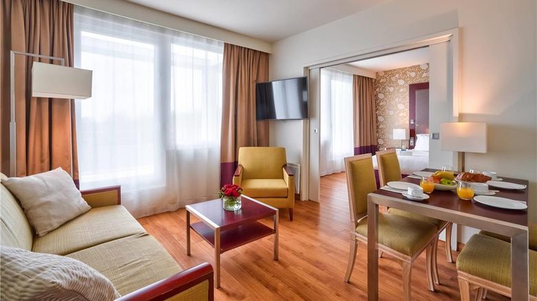 <b>Clarion Paris CDG Airport Room</b>. Images powered by <a href="https://iceportal.shijigroup.com/" title="IcePortal" target="_blank">IcePortal</a>.