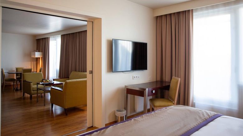<b>Clarion Paris CDG Airport Suite</b>. Images powered by <a href="https://iceportal.shijigroup.com/" title="IcePortal" target="_blank">IcePortal</a>.