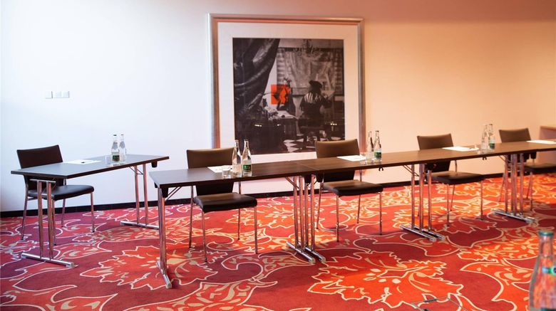 <b>Clarion Paris CDG Airport Meeting</b>. Images powered by <a href="https://iceportal.shijigroup.com/" title="IcePortal" target="_blank">IcePortal</a>.