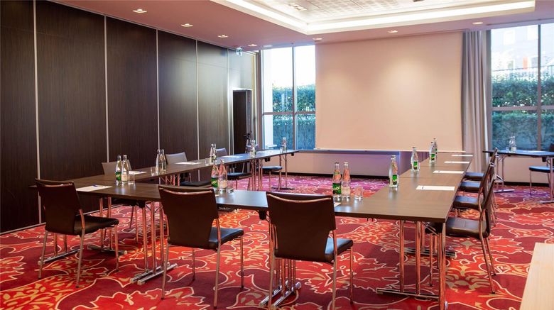 <b>Clarion Paris CDG Airport Meeting</b>. Images powered by <a href="https://iceportal.shijigroup.com/" title="IcePortal" target="_blank">IcePortal</a>.