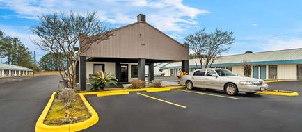 Rodeway Inn and Suites Brookhaven Exterior