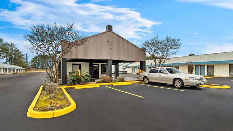 Rodeway Inn and Suites Brookhaven Exterior