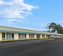 Rodeway Inn and Suites Brookhaven Exterior