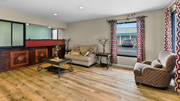 Rodeway Inn and Suites Brookhaven Lobby