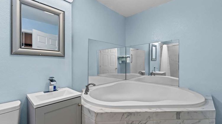 Rodeway Inn and Suites Brookhaven Suite