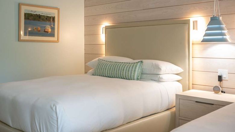 <b>The Colony Hotel Room</b>. Images powered by <a href="https://iceportal.shijigroup.com/" title="IcePortal" target="_blank">IcePortal</a>.