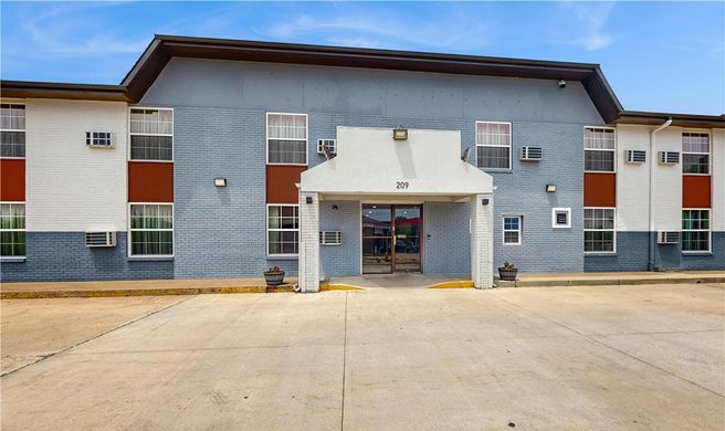 Red Lion Inn & Suites Olathe Kansas City Exterior