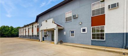 Red Lion Inn & Suites Olathe Kansas City Exterior