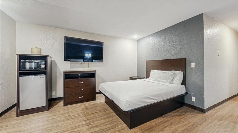 <b>Red Lion Inn & Suites Olathe Kansas City Suite</b>. Images powered by <a href="https://iceportal.shijigroup.com/" title="IcePortal" target="_blank">IcePortal</a>.