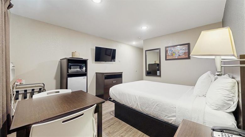 <b>Red Lion Inn & Suites Olathe Kansas City Room</b>. Images powered by <a href="https://iceportal.shijigroup.com/" title="IcePortal" target="_blank">IcePortal</a>.