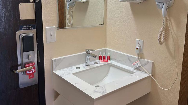 <b>Econo Lodge Waite Park St Cloud Room</b>. Images powered by <a href="https://iceportal.shijigroup.com/" title="IcePortal" target="_blank">IcePortal</a>.