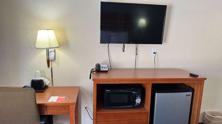 <b>Econo Lodge Waite Park St Cloud Room</b>. Images powered by <a href="https://iceportal.shijigroup.com/" title="IcePortal" target="_blank">IcePortal</a>.