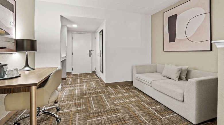 <b>Sonesta Essential Orlando Airport Room</b>. Images powered by <a href="https://iceportal.shijigroup.com/" title="IcePortal" target="_blank">IcePortal</a>.