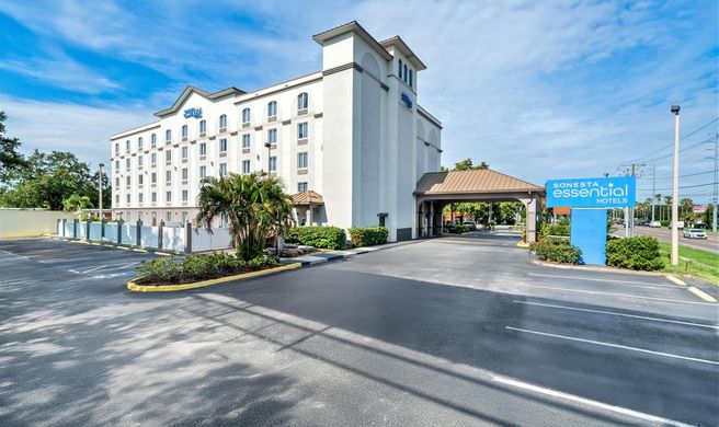 Sonesta Essential Orlando Airport Exterior