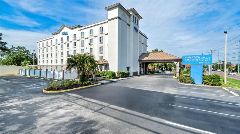 Sonesta Essential Orlando Airport Exterior. Images powered by <a href="https://iceportal.shijigroup.com" target="_blank" rel="noopener">Ice Portal</a>.