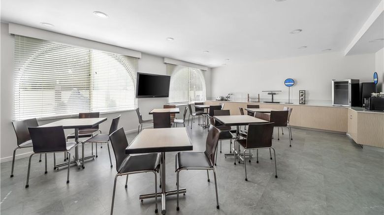 <b>Sonesta Essential Orlando Airport Restaurant</b>. Images powered by <a href="https://iceportal.shijigroup.com/" title="IcePortal" target="_blank">IcePortal</a>.