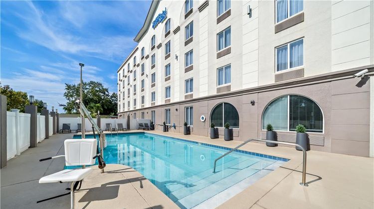 Sonesta Essential Orlando Airport Pool
