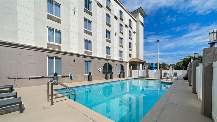 Sonesta Essential Orlando Airport Pool