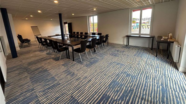 <b>Ibis Budget Morlaix Meeting</b>. Images powered by <a href="https://iceportal.shijigroup.com/" title="IcePortal" target="_blank">IcePortal</a>.