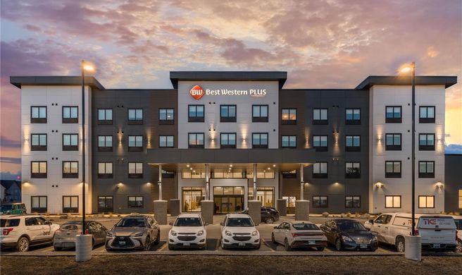 Best Western Plus Neepawa Hotel Exterior