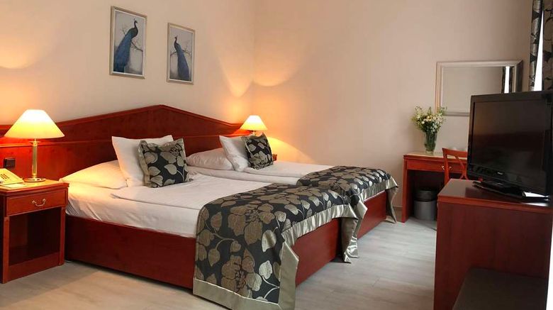 <b>Hotel Carlton Room</b>. Images powered by <a href="https://iceportal.shijigroup.com/" title="IcePortal" target="_blank">IcePortal</a>.