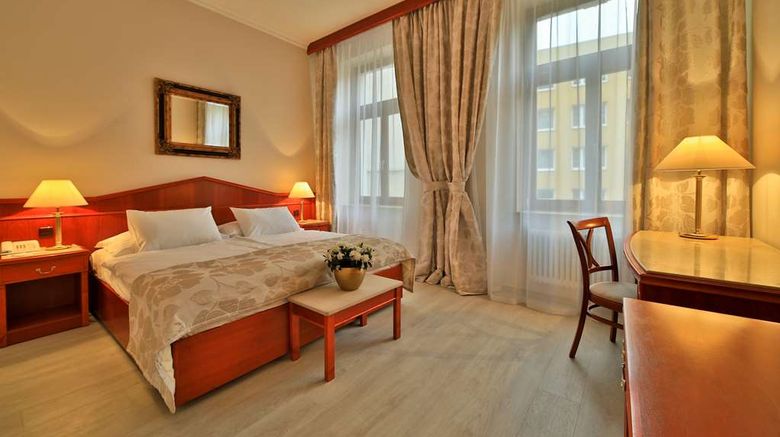 <b>Hotel Carlton Room</b>. Images powered by <a href="https://iceportal.shijigroup.com/" title="IcePortal" target="_blank">IcePortal</a>.