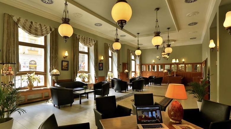 <b>Ariston Hotel Lobby</b>. Images powered by <a href="https://iceportal.shijigroup.com/" title="IcePortal" target="_blank">IcePortal</a>.
