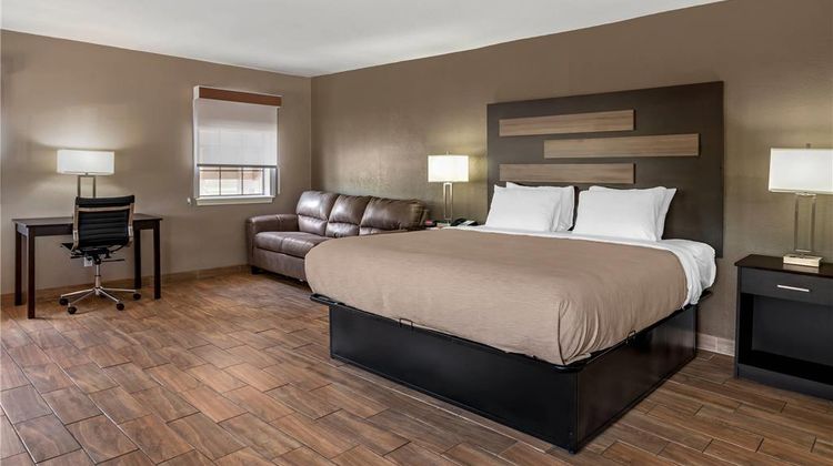 Quality Inn & Suites Suite