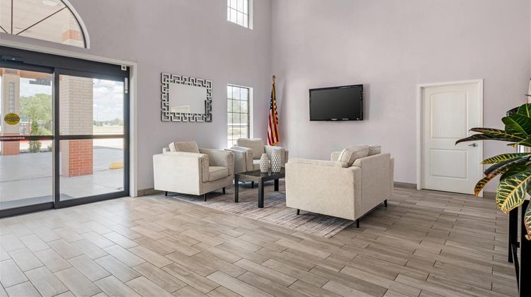 Quality Inn & Suites Lobby