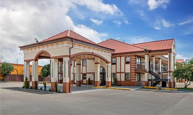 Quality Inn & Suites Exterior
