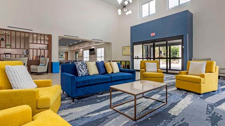 <b>Comfort Inn & Suites Lobby</b>. Images powered by <a href="https://iceportal.shijigroup.com/" title="IcePortal" target="_blank">IcePortal</a>.