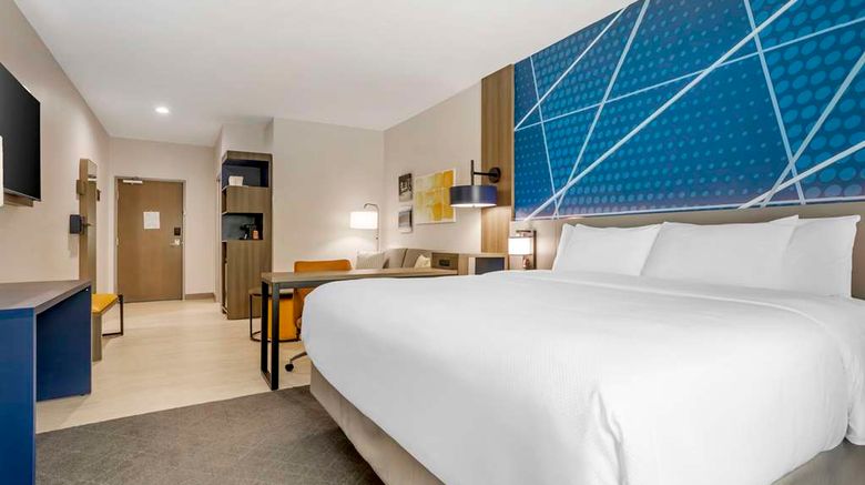 <b>Comfort Inn & Suites Suite</b>. Images powered by <a href="https://iceportal.shijigroup.com/" title="IcePortal" target="_blank">IcePortal</a>.