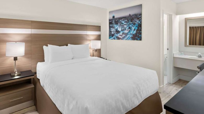 <b>Clarion Pointe Room</b>. Images powered by <a href="https://iceportal.shijigroup.com/" title="IcePortal" target="_blank">IcePortal</a>.