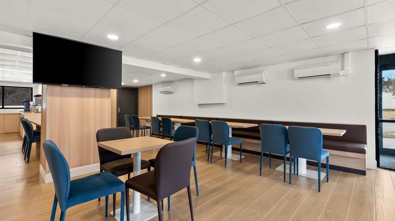 <b>Clarion Pointe Restaurant</b>. Images powered by <a href="https://iceportal.shijigroup.com/" title="IcePortal" target="_blank">IcePortal</a>.