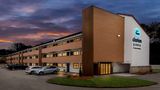 <b>Clarion Pointe Exterior</b>. Images powered by <a href="https://iceportal.shijigroup.com/" title="IcePortal" target="_blank">IcePortal</a>.