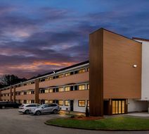 Clarion Pointe Exterior