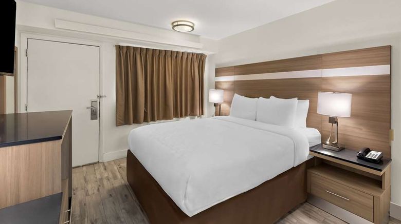 <b>Clarion Pointe Room</b>. Images powered by <a href="https://iceportal.shijigroup.com/" title="IcePortal" target="_blank">IcePortal</a>.