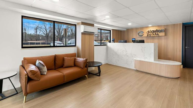 <b>Clarion Pointe Lobby</b>. Images powered by <a href="https://iceportal.shijigroup.com/" title="IcePortal" target="_blank">IcePortal</a>.