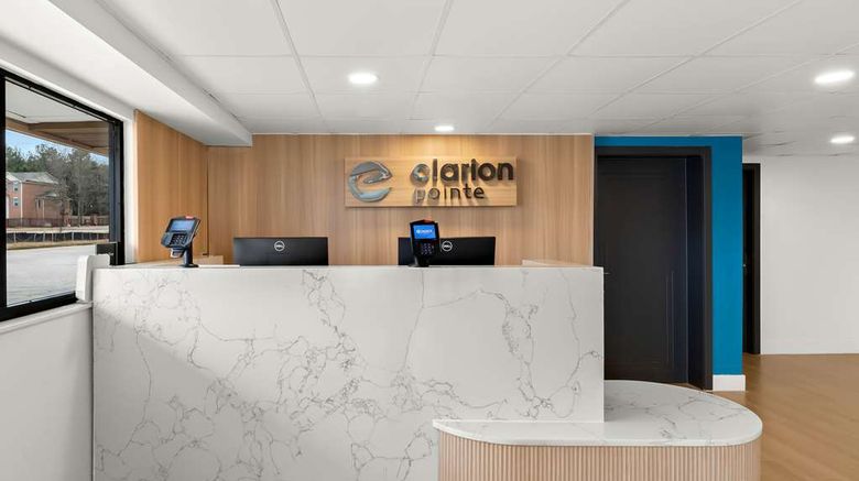 <b>Clarion Pointe Lobby</b>. Images powered by <a href="https://iceportal.shijigroup.com/" title="IcePortal" target="_blank">IcePortal</a>.