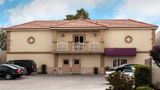 Howard Johnson by Wyndham Bakersfield Exterior