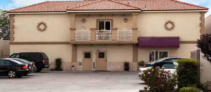 Howard Johnson by Wyndham Bakersfield Exterior