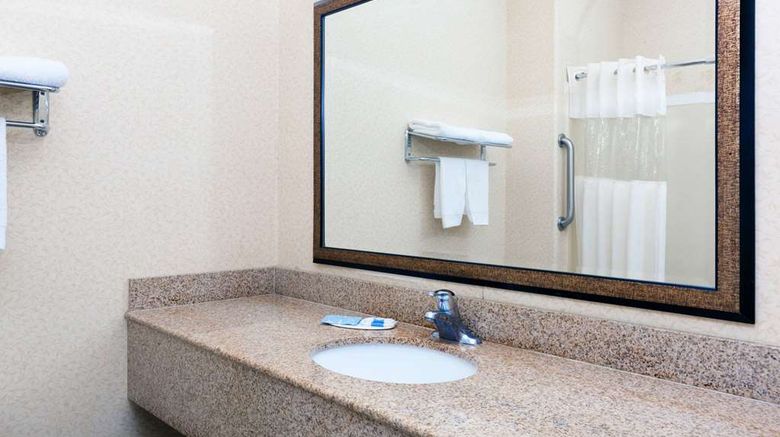 <b>Howard Johnson by Wyndham Bakersfield Room</b>. Images powered by <a href="https://iceportal.shijigroup.com/" title="IcePortal" target="_blank">IcePortal</a>.