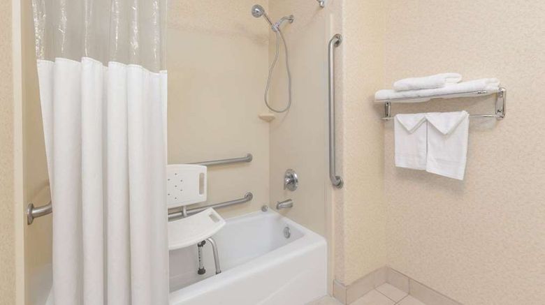 <b>Howard Johnson by Wyndham Bakersfield Room</b>. Images powered by <a href="https://iceportal.shijigroup.com/" title="IcePortal" target="_blank">IcePortal</a>.
