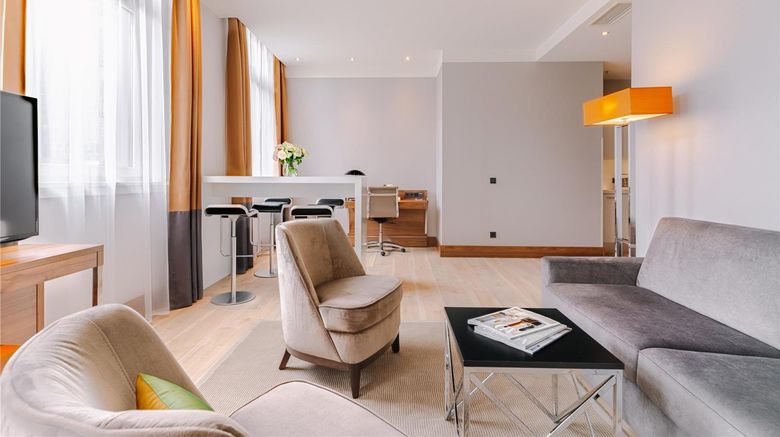 <b>Reichshof Hamburg Suite</b>. Images powered by <a href="https://iceportal.shijigroup.com/" title="IcePortal" target="_blank">IcePortal</a>.