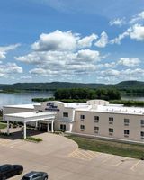 Off Shore Inn & Suites