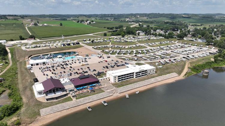 Off Shore Inn & Suites Exterior