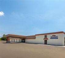Baymont Conference Center & Water Park Exterior