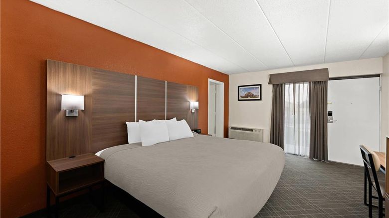 <b>Quality Inn Mason Near Kings Island Suite</b>. Images powered by <a href="https://iceportal.shijigroup.com/" title="IcePortal" target="_blank">IcePortal</a>.