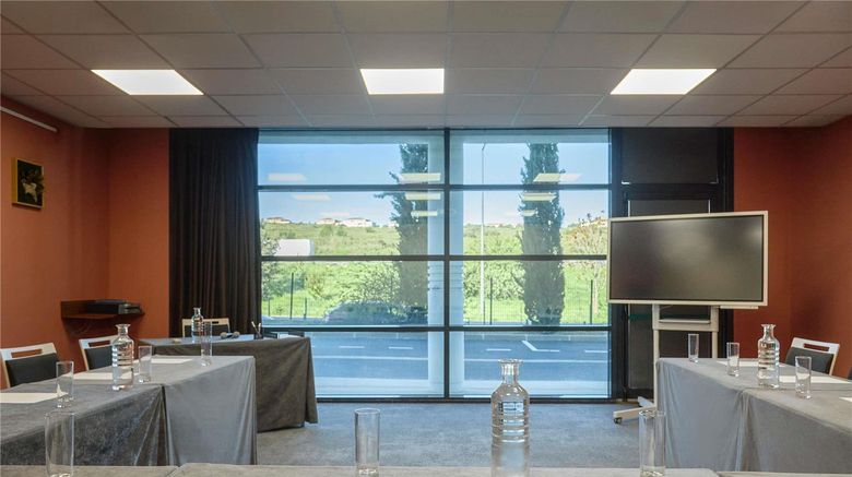 <b>Mercure Aix-en-Provence La Duranne Gare Meeting</b>. Images powered by <a href="https://iceportal.shijigroup.com/" title="IcePortal" target="_blank">IcePortal</a>.